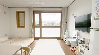 Jeju Hi Mom Kids Family Pension Black