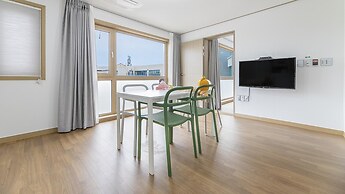 Jeju Hi Mom Kids Family Pension Black