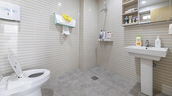 Jeju Hi Mom Kids Family Pension Black