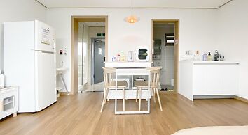 Jeju Hi Mom Kids Family Pension Black