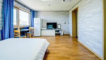 Jeju Hi Mom Kids Family Pension Black