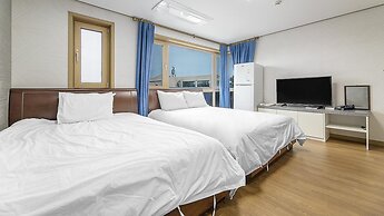 Jeju Hi Mom Kids Family Pension Black