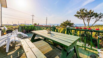 Jeju Kkothyanggi Badasori Pension