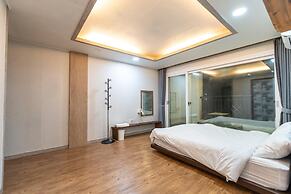 Seogwipo Dobitnarae Resort