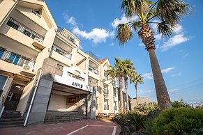 Seogwipo Dobitnarae Resort