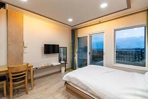 Seogwipo Dobitnarae Resort