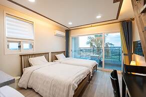 Seogwipo Dobitnarae Resort