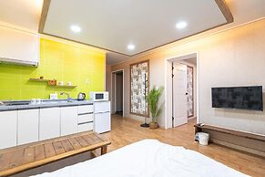 Seogwipo Dobitnarae Resort