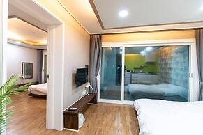 Seogwipo Dobitnarae Resort