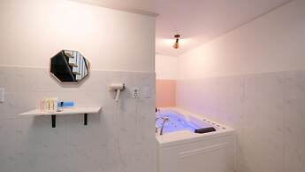 Gapyeong Yeoldudal Spapension&camping