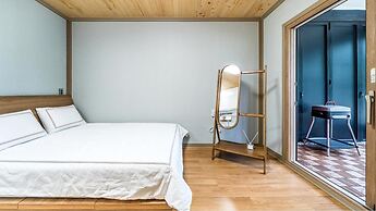 Namhae Yanghwa Seaside Pension