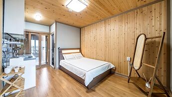 Namhae Yanghwa Seaside Pension