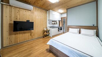 Namhae Yanghwa Seaside Pension