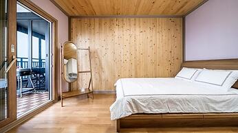 Namhae Yanghwa Seaside Pension