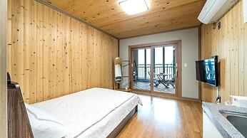 Namhae Yanghwa Seaside Pension