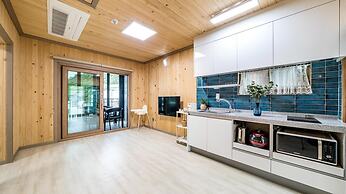 Namhae Yanghwa Seaside Pension