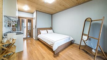 Namhae Yanghwa Seaside Pension