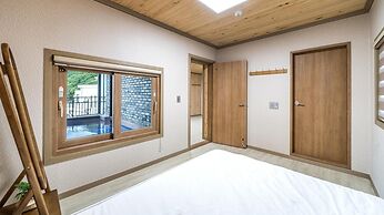 Namhae Yanghwa Seaside Pension