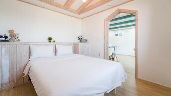 Namhae Gooreamyelmae Pension