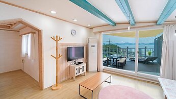 Namhae Gooreamyelmae Pension