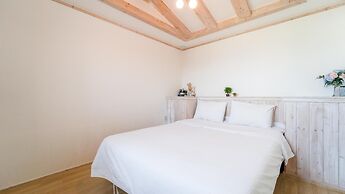 Namhae Gooreamyelmae Pension