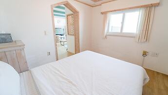 Namhae Gooreamyelmae Pension