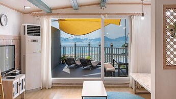 Namhae Gooreamyelmae Pension