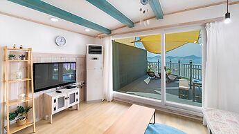 Namhae Gooreamyelmae Pension