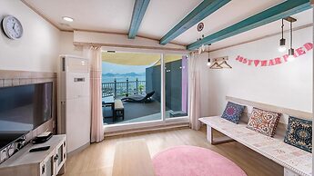 Namhae Gooreamyelmae Pension