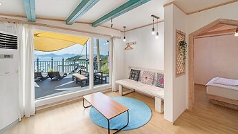 Namhae Gooreamyelmae Pension