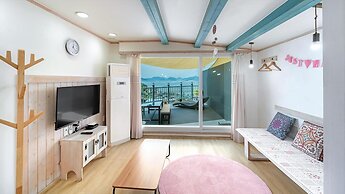 Namhae Gooreamyelmae Pension