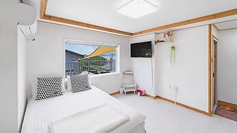 Namhae Gooreamyelmae Pension