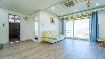 Jeju Byeoleuldameunbaramarae Pension