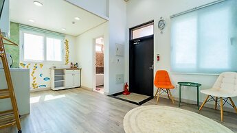 Jeju Byeoleuldameunbaramarae Pension