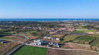 Jeju Byeoleuldameunbaramarae Pension
