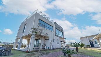 Jeju Byeoleuldameunbaramarae Pension
