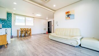 Jeju Byeoleuldameunbaramarae Pension