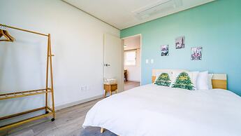 Jeju Byeoleuldameunbaramarae Pension