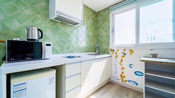 Jeju Byeoleuldameunbaramarae Pension