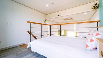 Jeju Byeoleuldameunbaramarae Pension