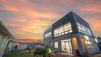 Jeju Byeoleuldameunbaramarae Pension