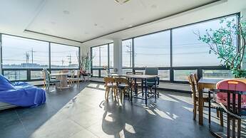 Jeju Byeoleuldameunbaramarae Pension