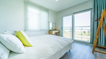 Jeju Byeoleuldameunbaramarae Pension