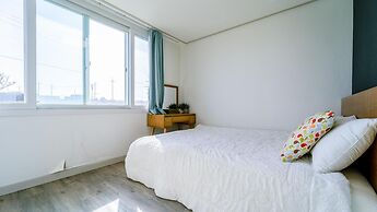 Jeju Byeoleuldameunbaramarae Pension