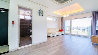 Jeju Byeoleuldameunbaramarae Pension