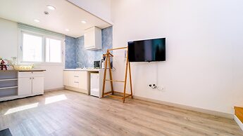 Jeju Byeoleuldameunbaramarae Pension