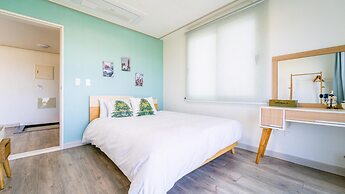 Jeju Byeoleuldameunbaramarae Pension