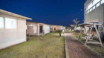 Jeju Byeoleuldameunbaramarae Pension
