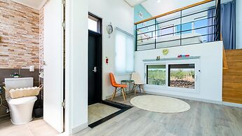 Jeju Byeoleuldameunbaramarae Pension