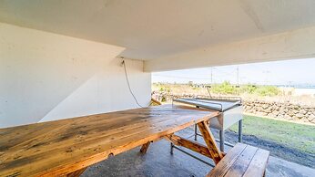 Jeju Byeoleuldameunbaramarae Pension